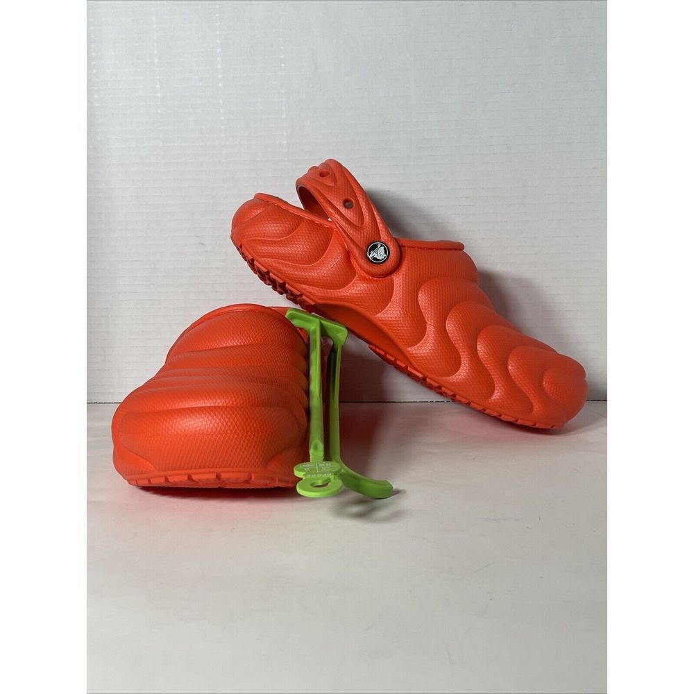 Crocs Classic Lined Overpuff Men and Women's Clog Dragon Fruit Lava White M7/W9 - Picture 2 of 5